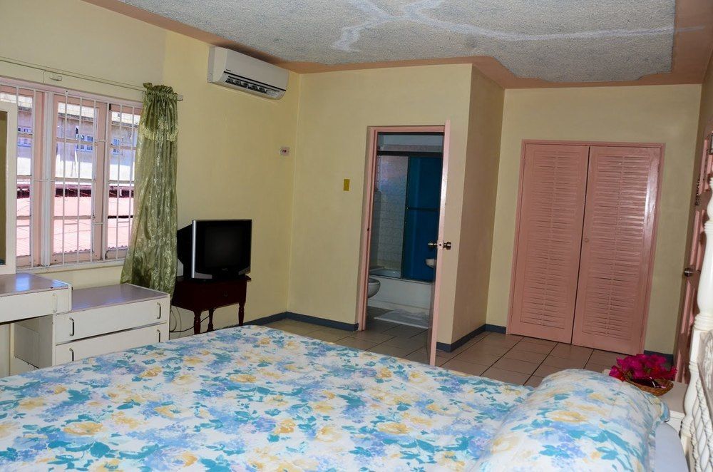 Marine View Hotel Ocho Rios Exterior photo