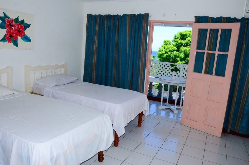 Marine View Hotel Ocho Rios Exterior photo