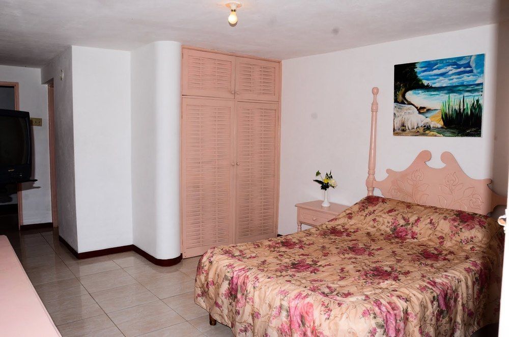 Marine View Hotel Ocho Rios Exterior photo