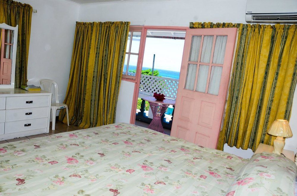 Marine View Hotel Ocho Rios Exterior photo