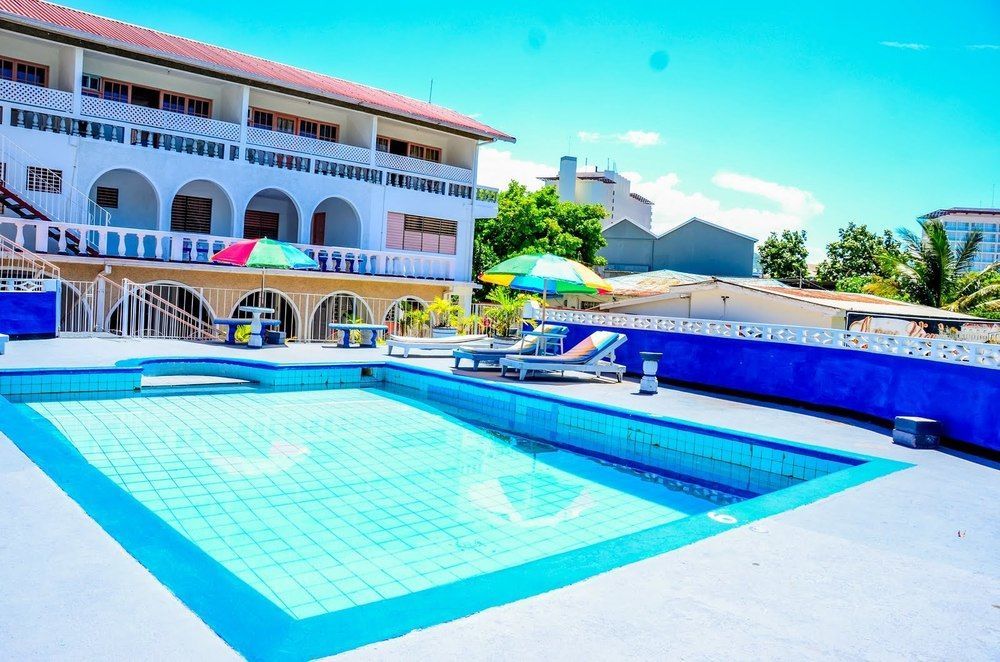 Marine View Hotel Ocho Rios Exterior photo