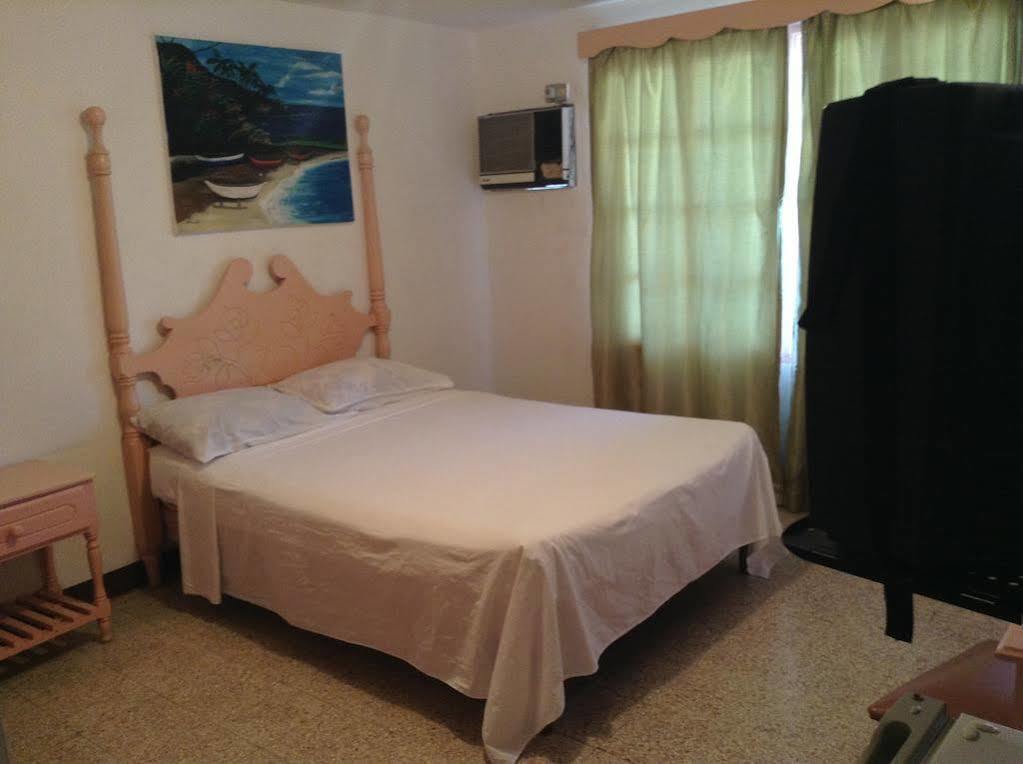 Marine View Hotel Ocho Rios Exterior photo