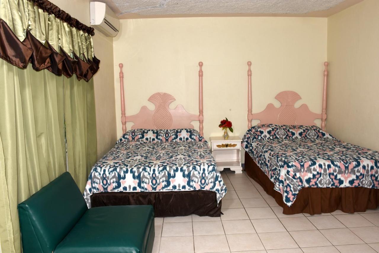 Marine View Hotel Ocho Rios Room photo